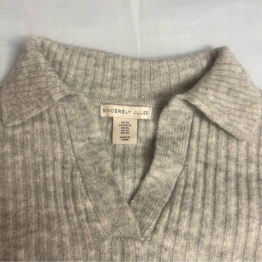 Collared V-Neck Sweater - Picture 4 of 6